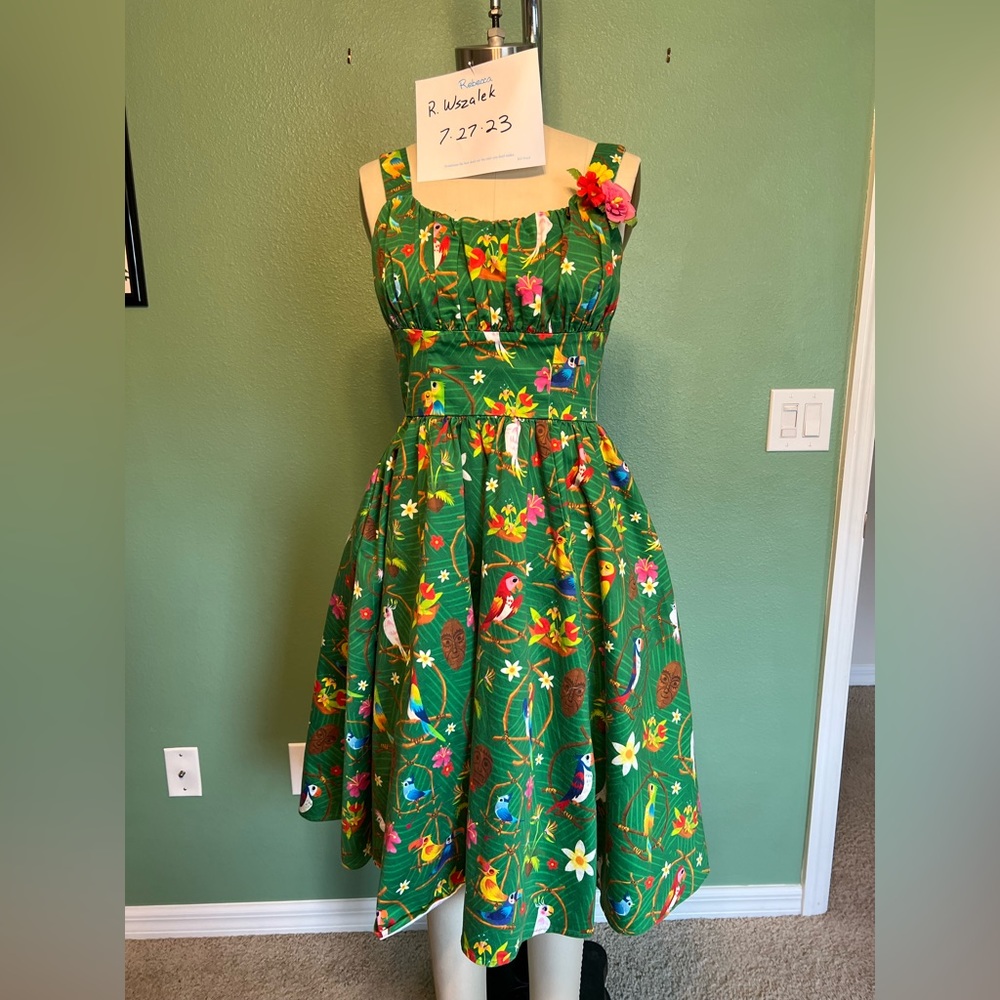 Disney dress shop – Tiki room dress with original flower – XS